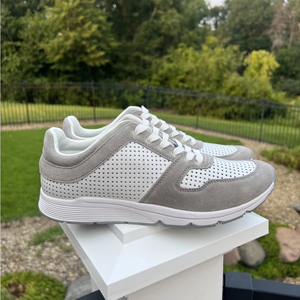ISAAC MIZRAHI Live! Leather Lace-Up Light Grey/White Sneakers - Size 8.5 M